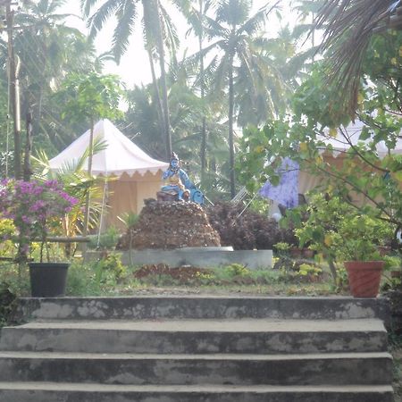 Five Five Restaurant And Guest Tents Anjuna Exterior foto